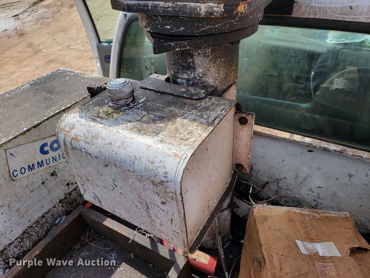 image for item JL9597 1999 Ford F450 Super Duty  bucket truck