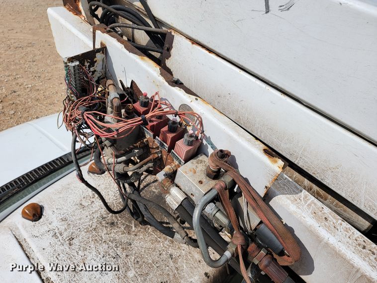 image for item JL9597 1999 Ford F450 Super Duty  bucket truck