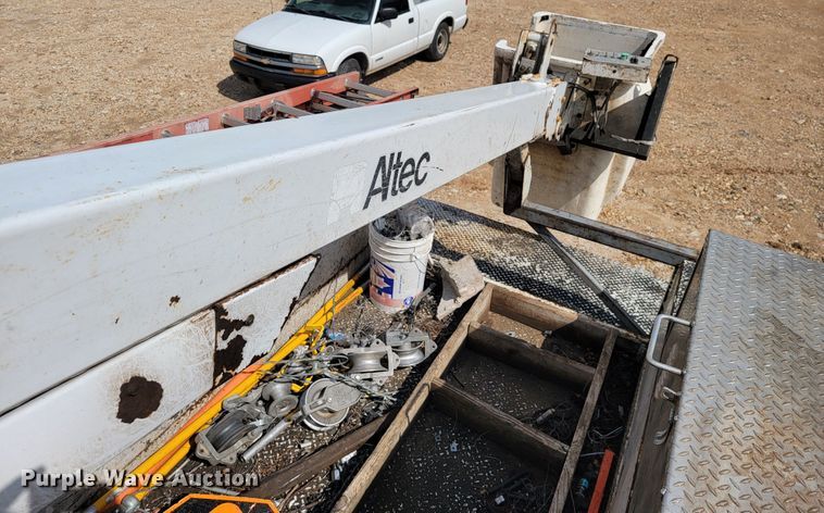 image for item JL9597 1999 Ford F450 Super Duty  bucket truck