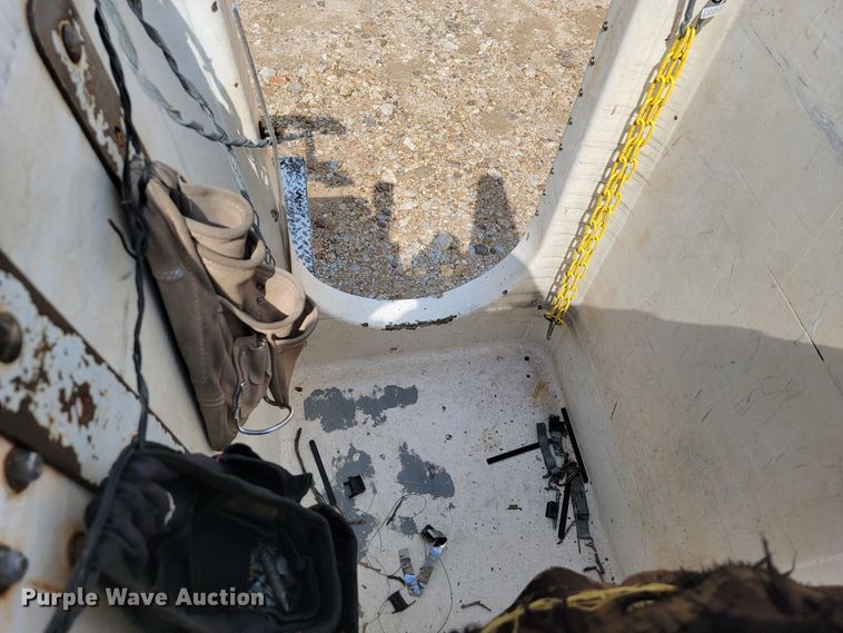 image for item JL9597 1999 Ford F450 Super Duty  bucket truck