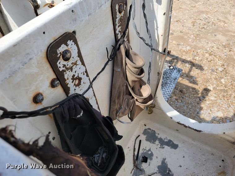 image for item JL9597 1999 Ford F450 Super Duty  bucket truck