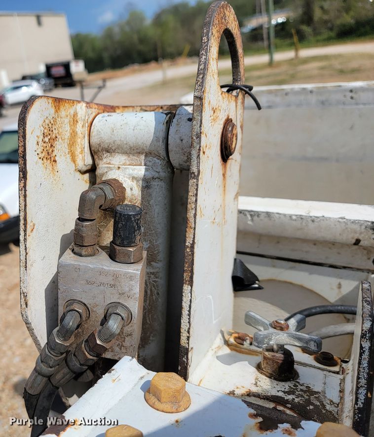 image for item JL9597 1999 Ford F450 Super Duty  bucket truck