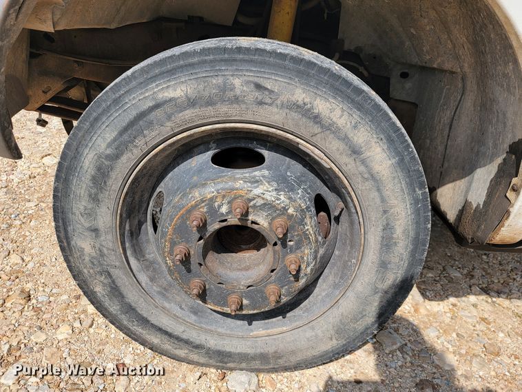 image for item JL9597 1999 Ford F450 Super Duty  bucket truck