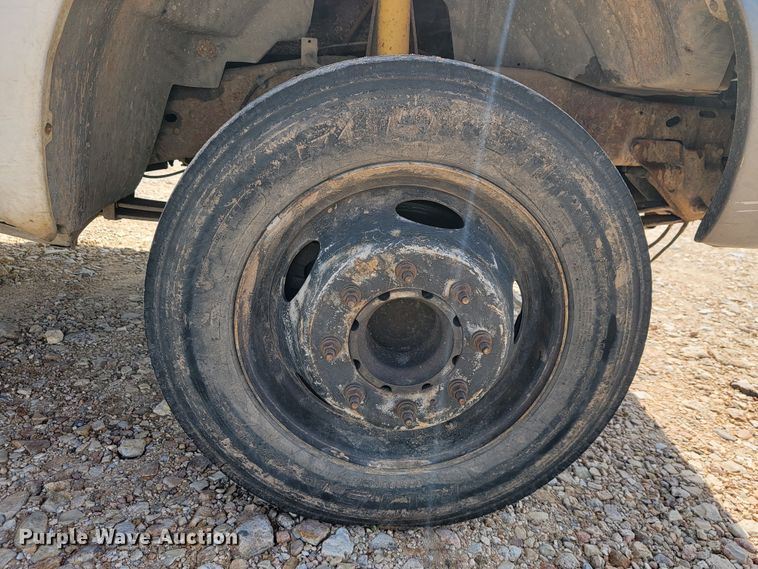 image for item JL9597 1999 Ford F450 Super Duty  bucket truck