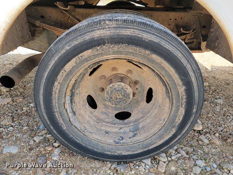 image for item JL9597 1999 Ford F450 Super Duty  bucket truck