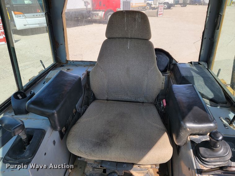 image for item JL9600 1999 John Deere 450H  dozer