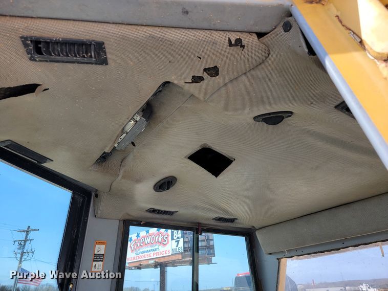 image for item JL9600 1999 John Deere 450H  dozer