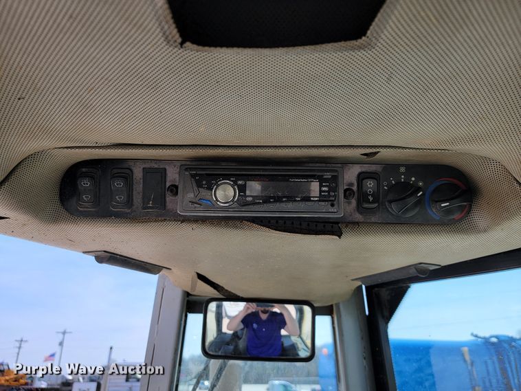 image for item JL9600 1999 John Deere 450H  dozer