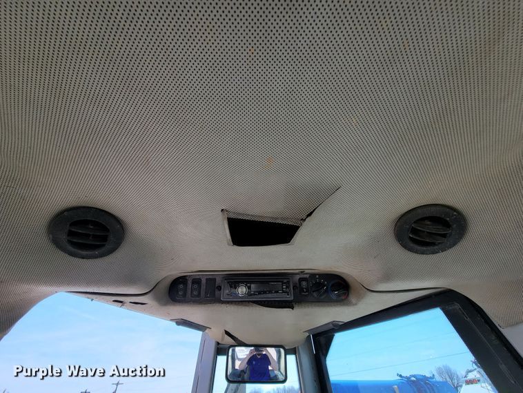 image for item JL9600 1999 John Deere 450H  dozer