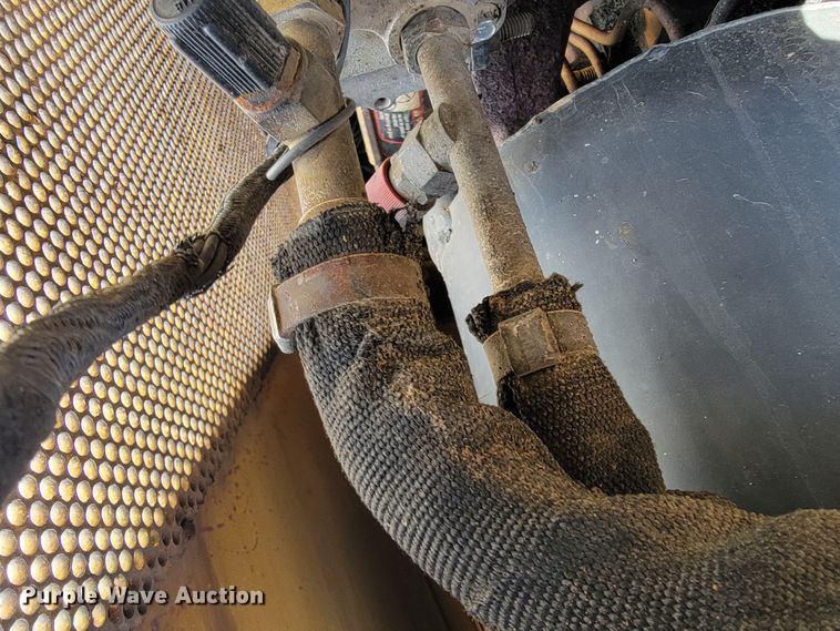 image for item JL9600 1999 John Deere 450H  dozer