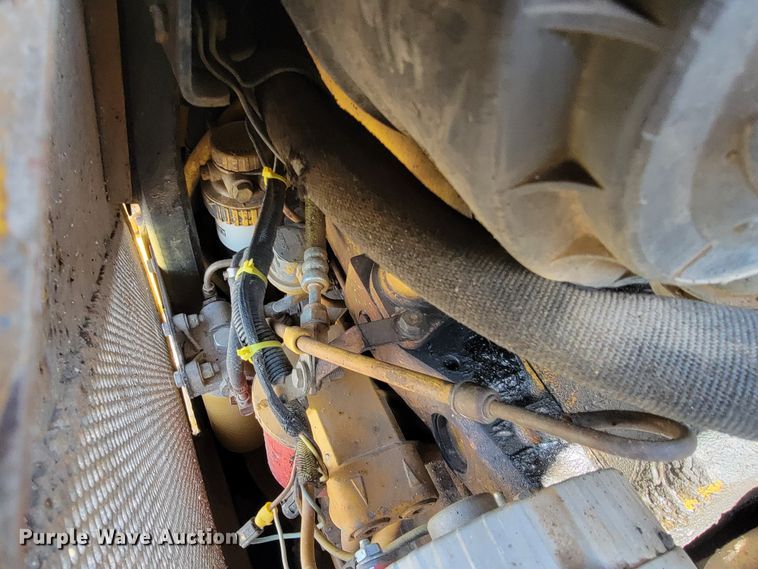 image for item JL9600 1999 John Deere 450H  dozer