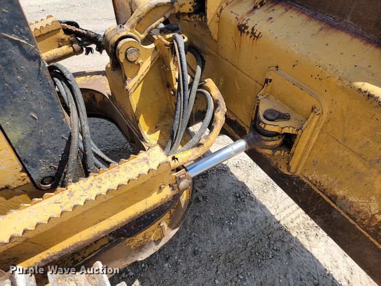 image for item JL9600 1999 John Deere 450H  dozer