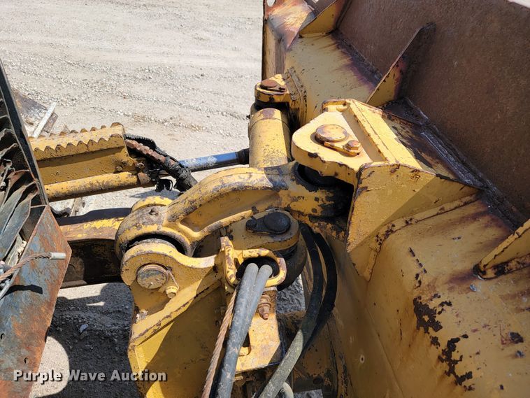 image for item JL9600 1999 John Deere 450H  dozer