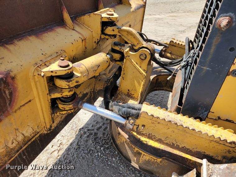 image for item JL9600 1999 John Deere 450H  dozer