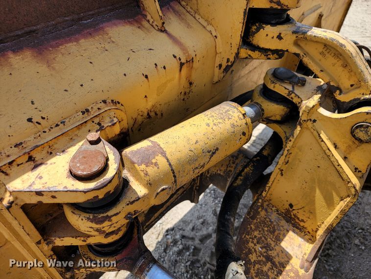 image for item JL9600 1999 John Deere 450H  dozer