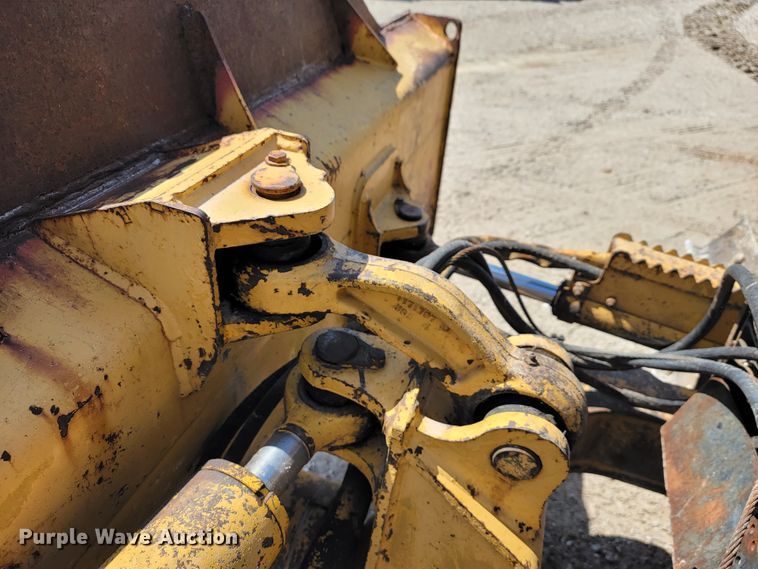 image for item JL9600 1999 John Deere 450H  dozer