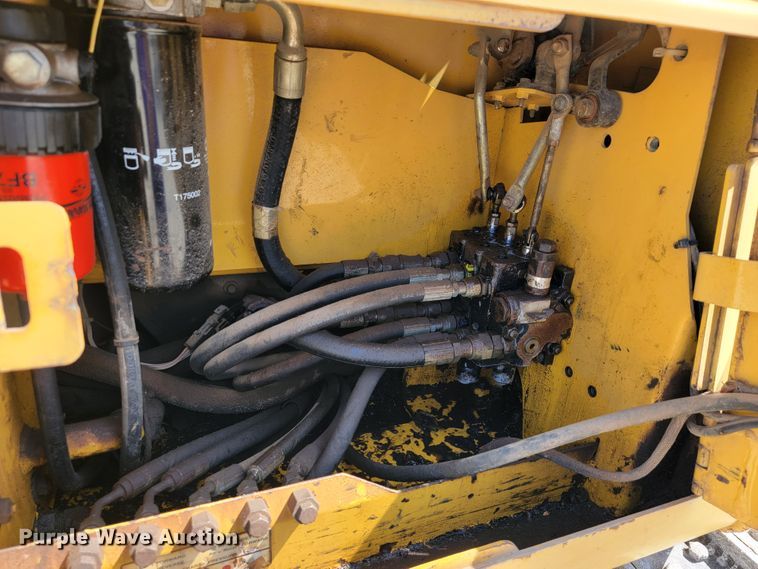 image for item JL9600 1999 John Deere 450H  dozer