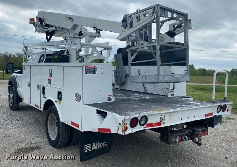 image for item JU9194 2016 Ford F550 Super Duty  bucket truck