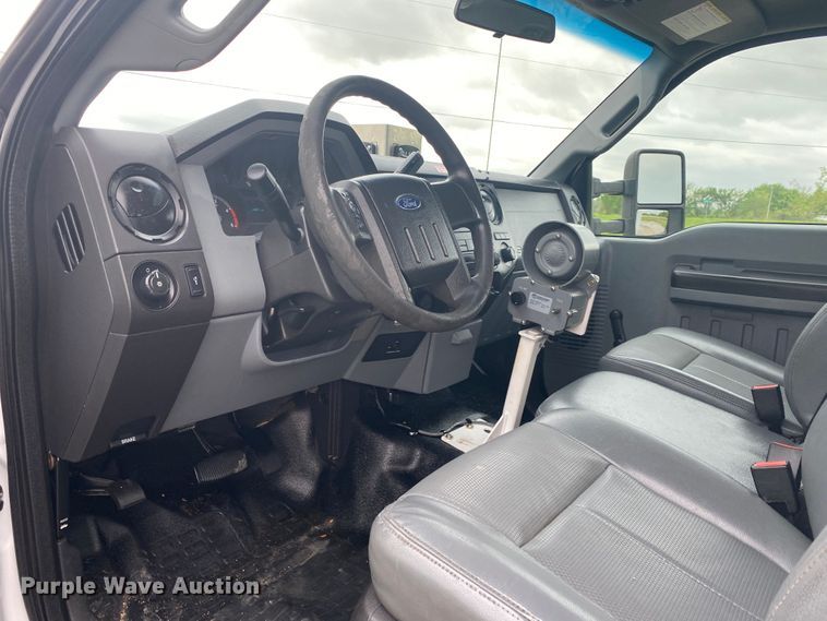 image for item JU9194 2016 Ford F550 Super Duty  bucket truck