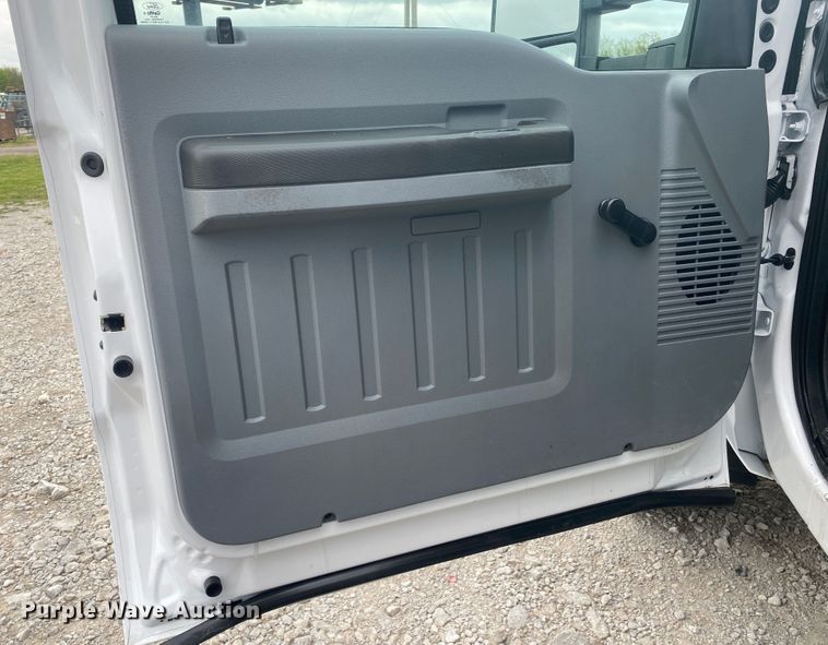 image for item JU9194 2016 Ford F550 Super Duty  bucket truck