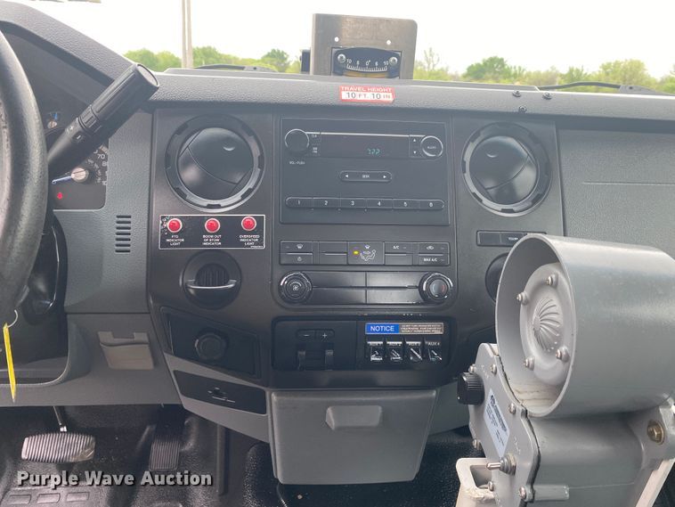 image for item JU9194 2016 Ford F550 Super Duty  bucket truck