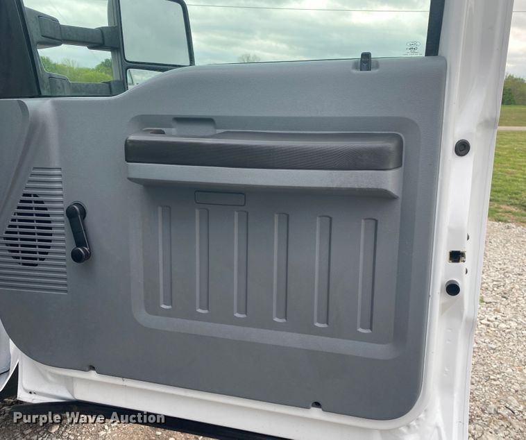 image for item JU9194 2016 Ford F550 Super Duty  bucket truck