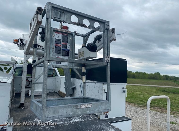 image for item JU9194 2016 Ford F550 Super Duty  bucket truck