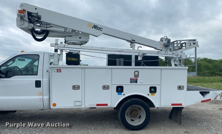 image for item JU9194 2016 Ford F550 Super Duty  bucket truck
