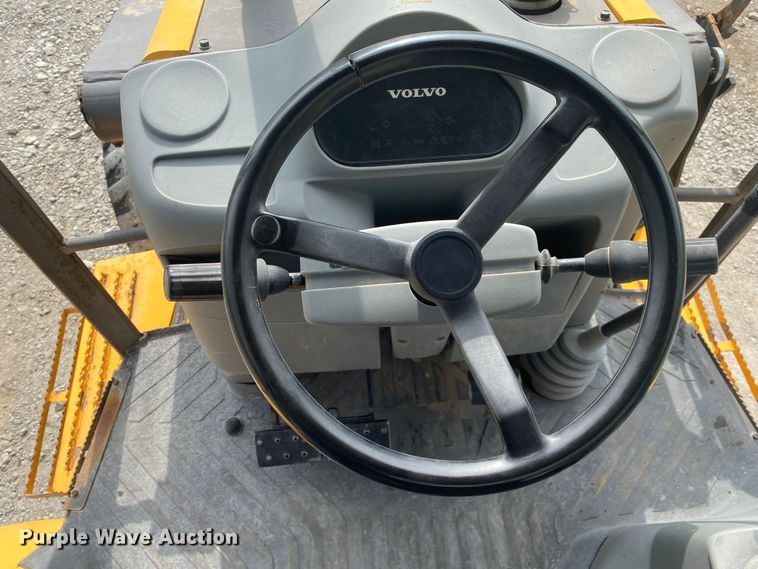 image for item JU9195 2007 Volvo BL60  backhoe