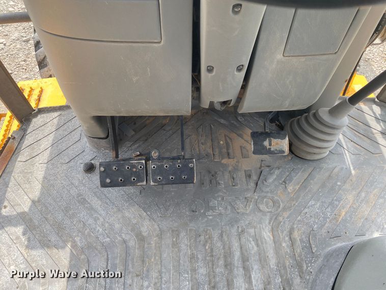 image for item JU9195 2007 Volvo BL60  backhoe