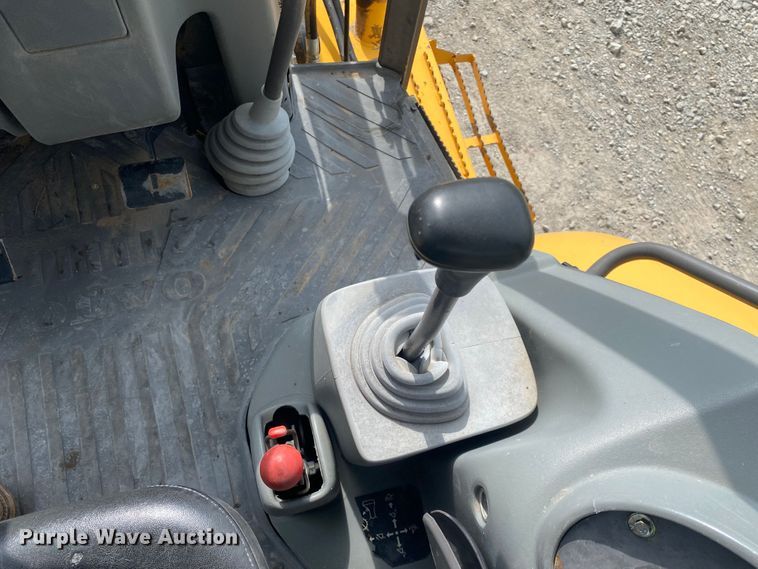 image for item JU9195 2007 Volvo BL60  backhoe