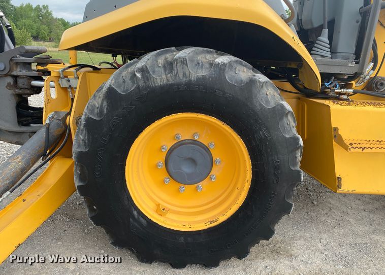image for item JU9195 2007 Volvo BL60  backhoe