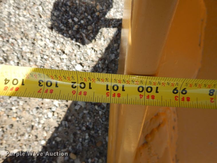 image for item JX9167 Caterpillar 953  101"W loader bucket
