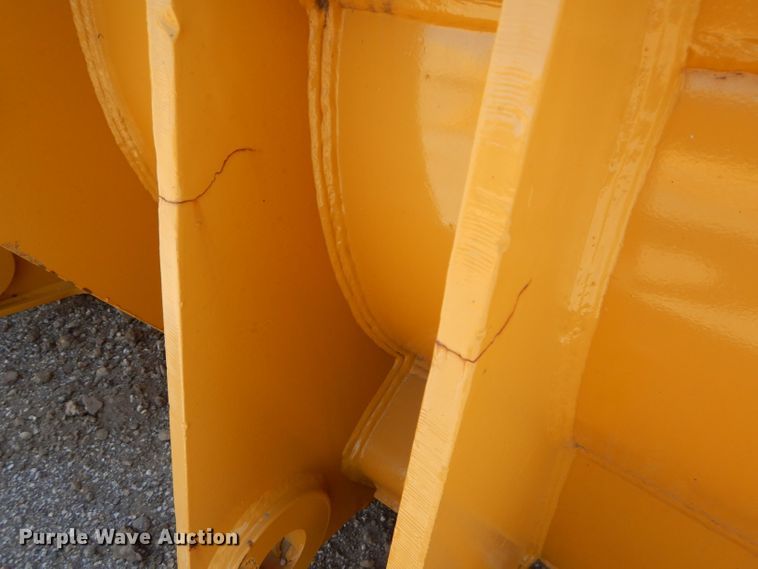 image for item JX9167 Caterpillar 953  101"W loader bucket