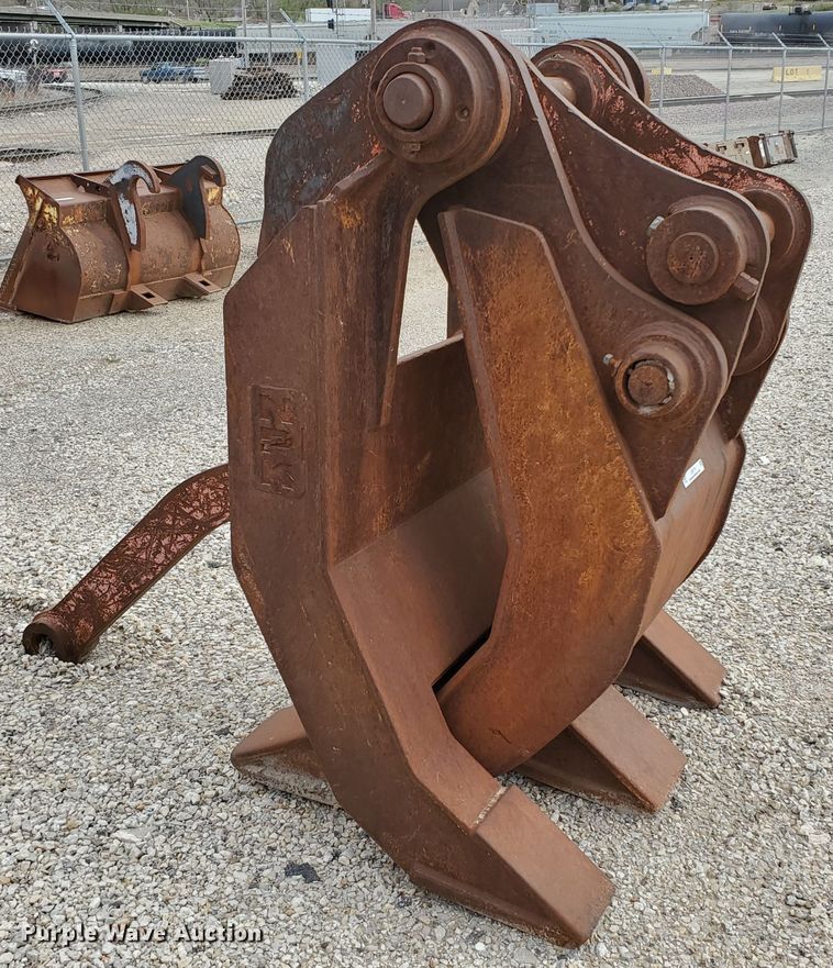 image for item JX9175 NPK GR3040  scrap grapple