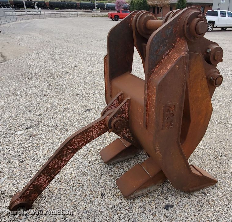 image for item JX9175 NPK GR3040  scrap grapple