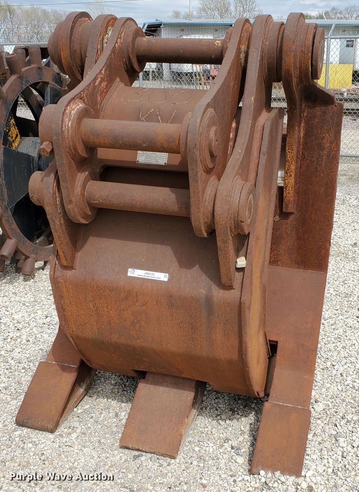 image for item JX9175 NPK GR3040  scrap grapple