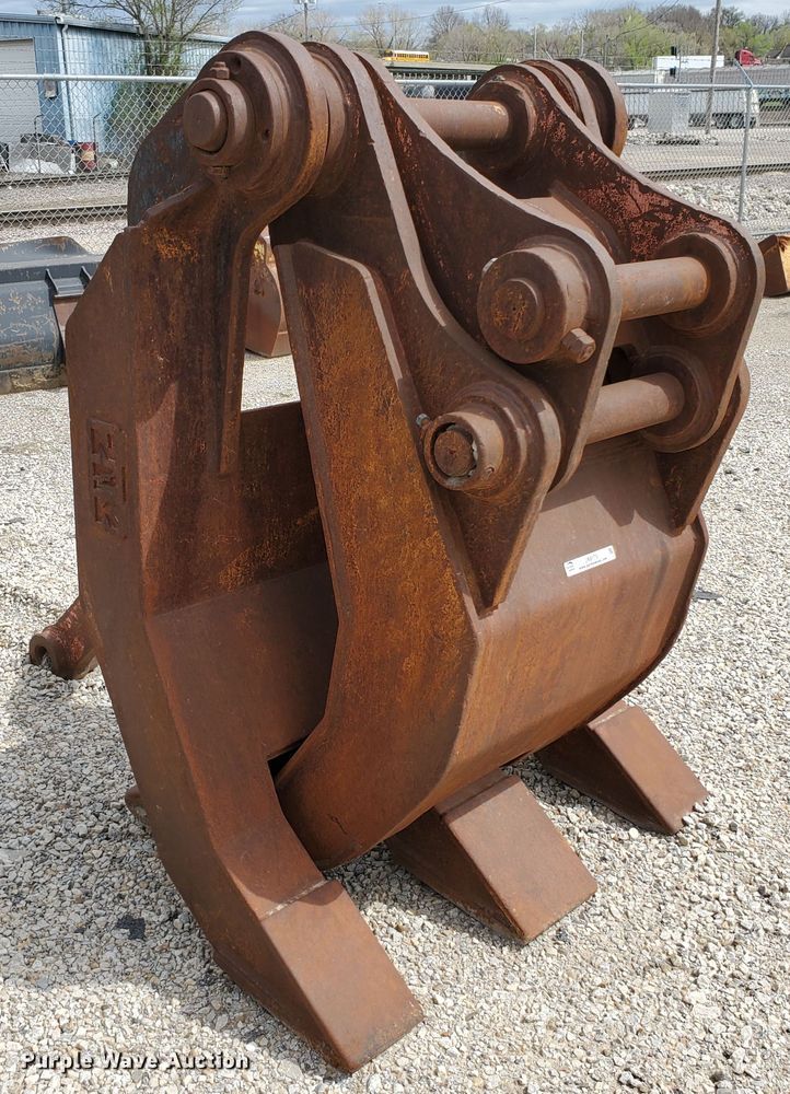 image for item JX9175 NPK GR3040  scrap grapple