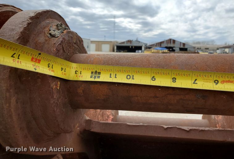 image for item JX9175 NPK GR3040  scrap grapple