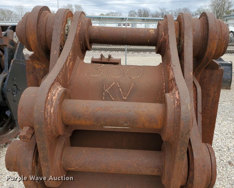 image for item JX9175 NPK GR3040  scrap grapple