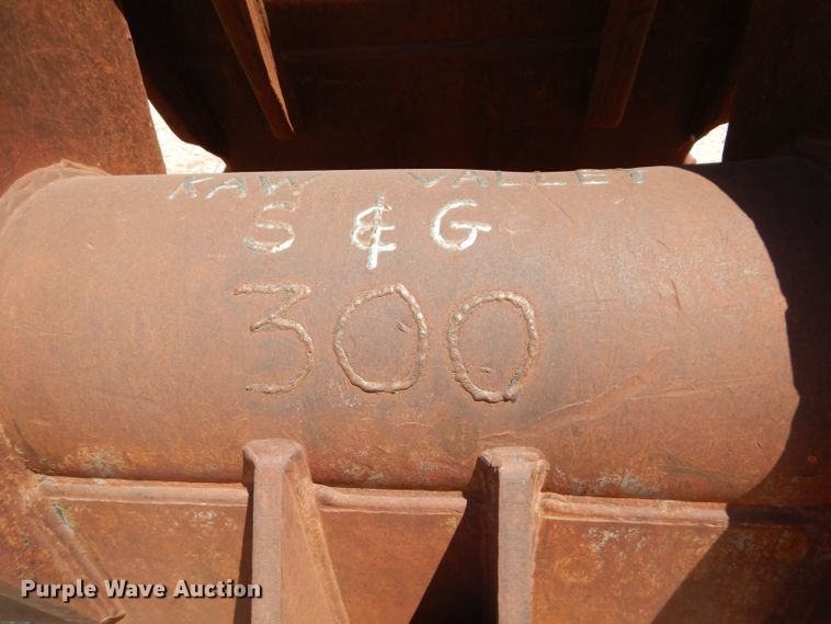 image for item JX9176 JRB  4'W scrap grapple