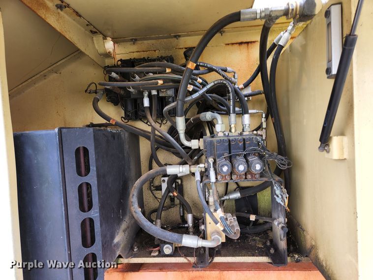 image for item KE9742 1991 JLG 60  boom lift