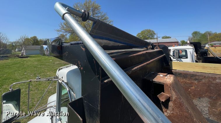 image for item KG9773 2007 Kenworth T300  dump truck