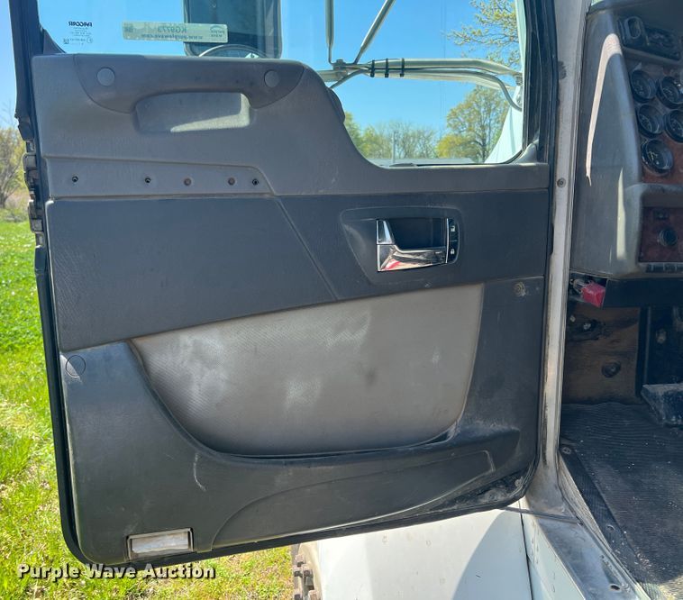 image for item KG9773 2007 Kenworth T300  dump truck