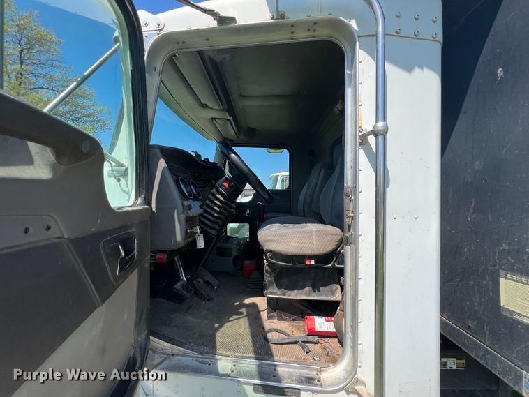 image for item KG9773 2007 Kenworth T300  dump truck