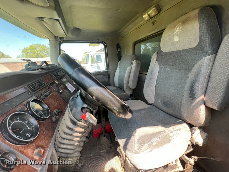 image for item KG9773 2007 Kenworth T300  dump truck