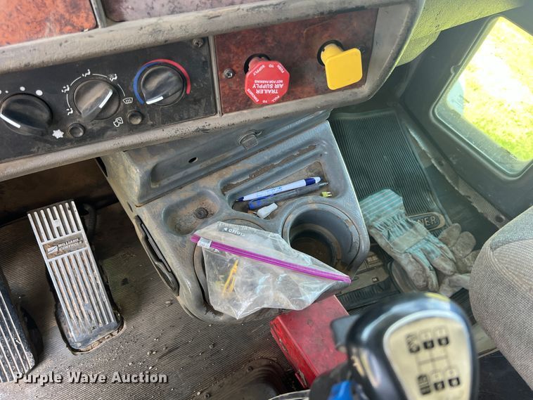 image for item KG9773 2007 Kenworth T300  dump truck