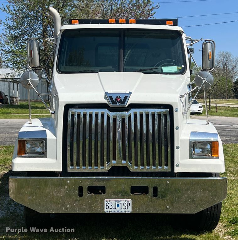 image for item KG9774 2014 Western Star 4700SF  dump truck