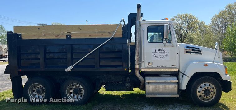 image for item KG9774 2014 Western Star 4700SF  dump truck