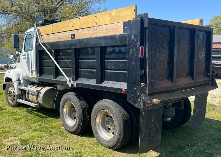 image for item KG9774 2014 Western Star 4700SF  dump truck
